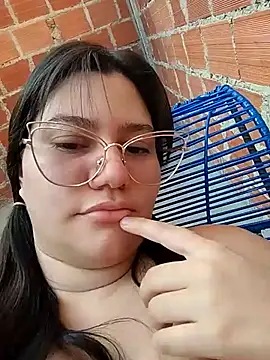 Snapshot of ariana_d20 chatting on 09/15/25, 11:43 ariana d20 online show from 09/15/25, 11:43