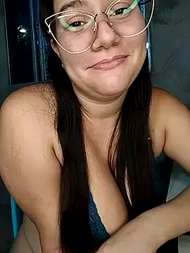 Snapshot of ariana_d20 chatting on 10/15/25, 10:26 ariana d20 online show from 10/15/25, 10:26