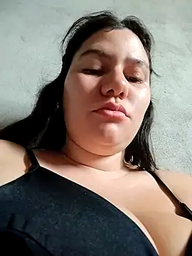 Snapshot of ariana_d20 chatting on 10/26/25, 01:17 ariana d20 online show from 10/26/25, 01:17