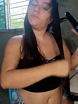 Snapshot of ariana_d20 chatting on 10/31/25, 11:44 ariana d20 online show from 10/31/25, 11:44