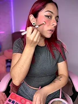 Snapshot of YovngBaby chatting on 10/17/25, 12:58 YovngBaby online show from 10/17/25, 12:58