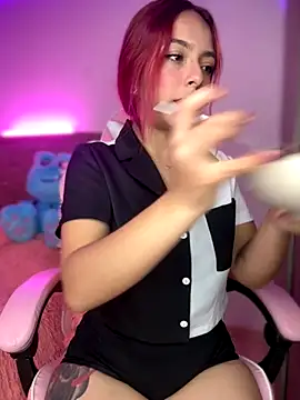 Snapshot of YovngBaby chatting on 10/22/25, 02:12 YovngBaby online show from 10/22/25, 02:12