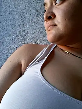 Snapshot of Liancy chatting on 09/21/25, 06:31 Liancy online show from 09/21/25, 06:31