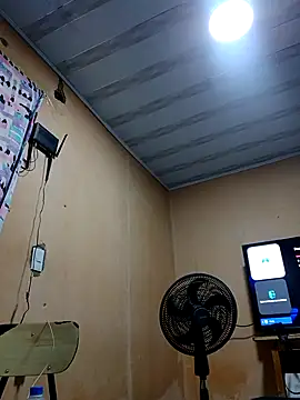 Snapshot of Liancy chatting on 11/10/25, 08:52 Liancy online show from 11/10/25, 08:52