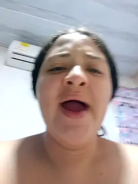 Snapshot of Liancy chatting on 11/14/25, 02:43 Liancy online show from 11/14/25, 02:43