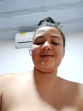 Snapshot of Liancy chatting on 12/02/25, 09:21 Liancy online show from 12/02/25, 09:21