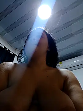 Snapshot of Liancy chatting on 12/04/25, 10:07 Liancy online show from 12/04/25, 10:07