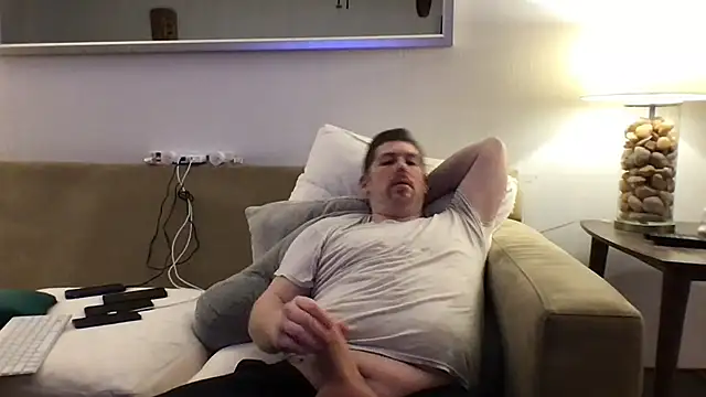 Snapshot of Rock_Pierce chatting on 09/17/25, 05:09 Rock Pierce online show from 09/17/25, 05:09