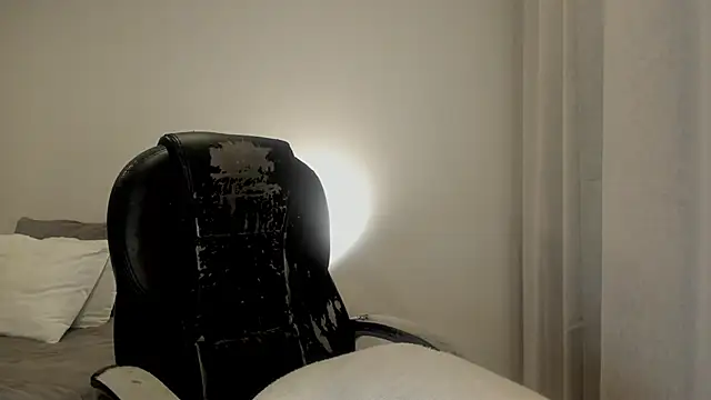 Snapshot of Im_coco chatting on 11/15/25, 01:36 Im coco online show from 11/15/25, 01:36