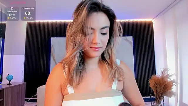 IsabellaaJoness online show from 06/08/26, 01:22