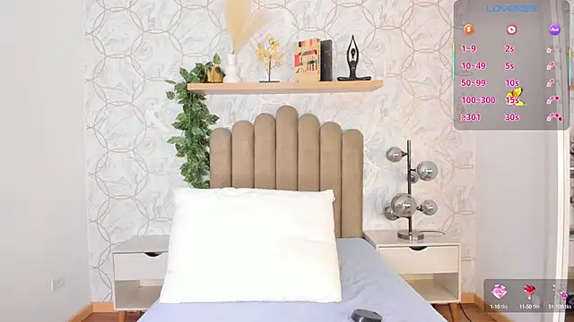 Snapshot of Roma__love chatting on 09/23/25, 11:57 Roma love online show from 09/23/25, 11:57