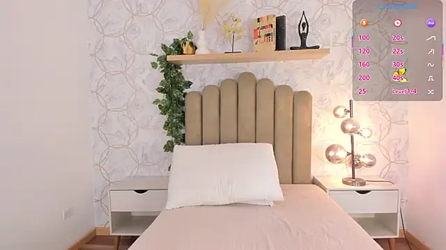 Snapshot of Roma__love chatting on 09/24/25, 11:57 Roma love online show from 09/24/25, 11:57