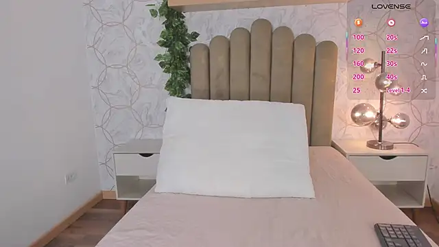 Snapshot of Roma__love chatting on 10/04/25, 12:03 Roma love online show from 10/04/25, 12:03