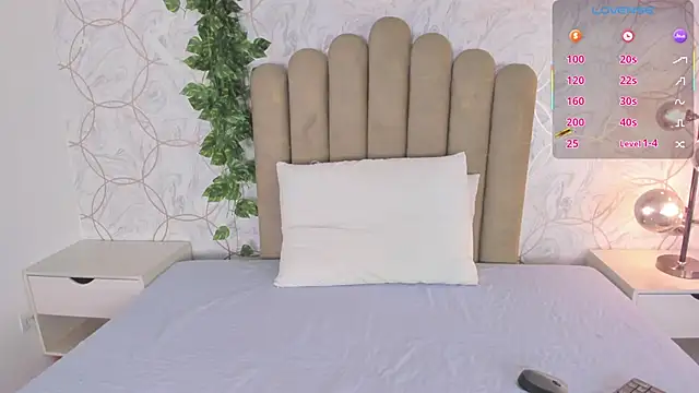 Snapshot of Roma__love chatting on 10/06/25, 12:13 Roma love online show from 10/06/25, 12:13