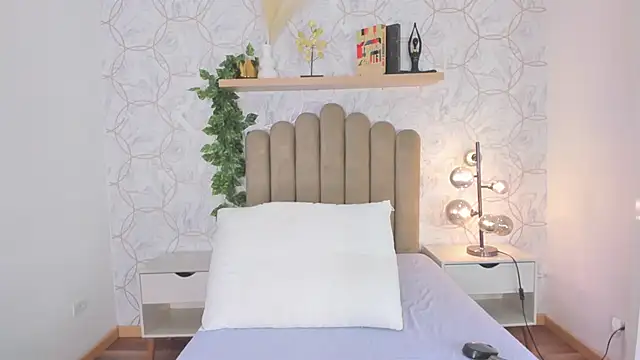 Snapshot of Roma__love chatting on 10/08/25, 11:52 Roma love online show from 10/08/25, 11:52