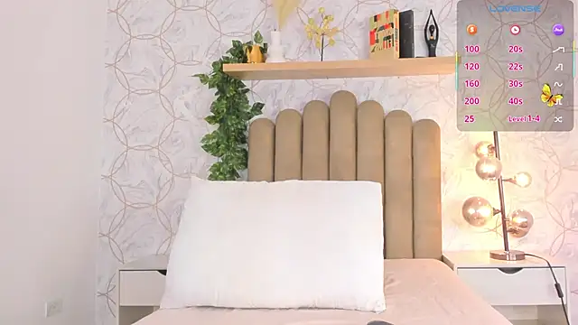 Snapshot of Roma__love chatting on 10/16/25, 11:55 Roma love online show from 10/16/25, 11:55