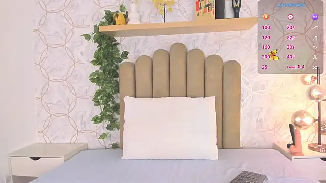 Snapshot of Roma__love chatting on 10/20/25, 12:27 Roma love online show from 10/20/25, 12:27