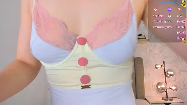 Snapshot of Roma__love chatting on 10/24/25, 12:34 Roma love online show from 10/24/25, 12:34