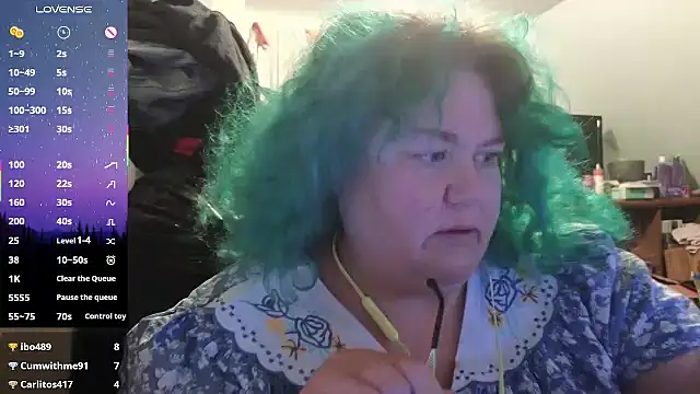 Snapshot of EmberCum chatting on 10/28/25, 09:57 EmberCum online show from 10/28/25, 09:57