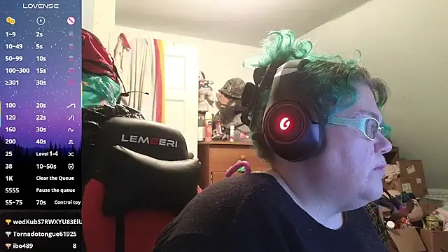 Snapshot of EmberCum chatting on 10/29/25, 12:24 EmberCum online show from 10/29/25, 12:24