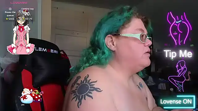 Snapshot of EmberCum chatting on 11/07/25, 01:55 EmberCum online show from 11/07/25, 01:55