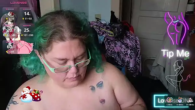 Snapshot of EmberCum chatting on 11/14/25, 12:48 EmberCum online show from 11/14/25, 12:48