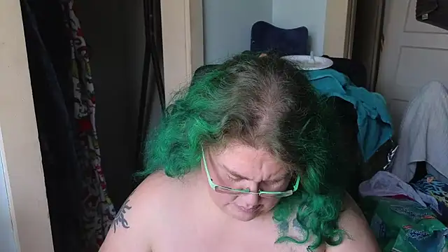 Snapshot of EmberCum chatting on 12/18/25, 04:13 EmberCum online show from 12/18/25, 04:13