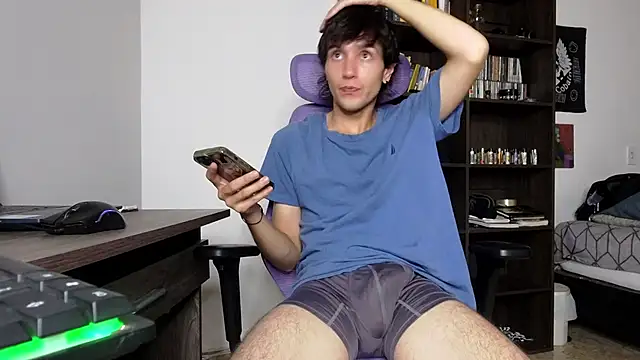 Snapshot of alex_connorr chatting on 11/13/25, 04:00 alex connorr online show from 11/13/25, 04:00