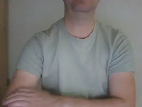 Snapshot of fikoivos chatting on 05/28/26, 10:40 fikoivos online show from 05/28/26, 10:40