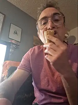 Snapshot of bibananaman chatting on 12/22/25, 02:41 bibananaman online show from 12/22/25, 02:41