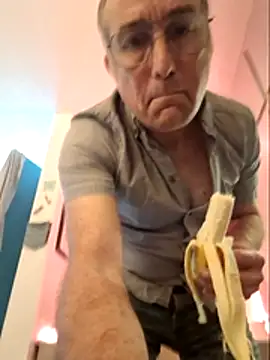 Snapshot of bibananaman chatting on 05/26/26, 01:56 bibananaman online show from 05/26/26, 01:56
