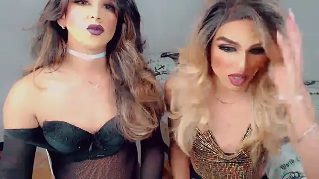 Snapshot of New_Dolls chatting on 10/31/25, 04:57 New Dolls online show from 10/31/25, 04:57