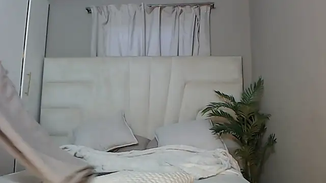 Snapshot of naughtyblackdolie chatting on 01/29/25, 04:41 naughtyblackdolie online show from 01/29/25, 04:41