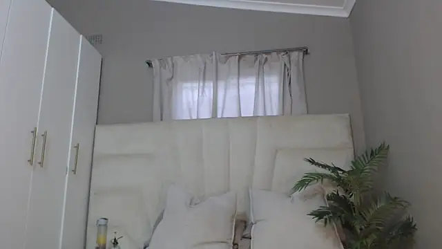 Snapshot of naughtyblackdolie chatting on 02/28/25, 05:15 naughtyblackdolie online show from 02/28/25, 05:15