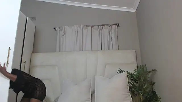 Snapshot of naughtyblackdolie chatting on 03/15/25, 04:13 naughtyblackdolie online show from 03/15/25, 04:13