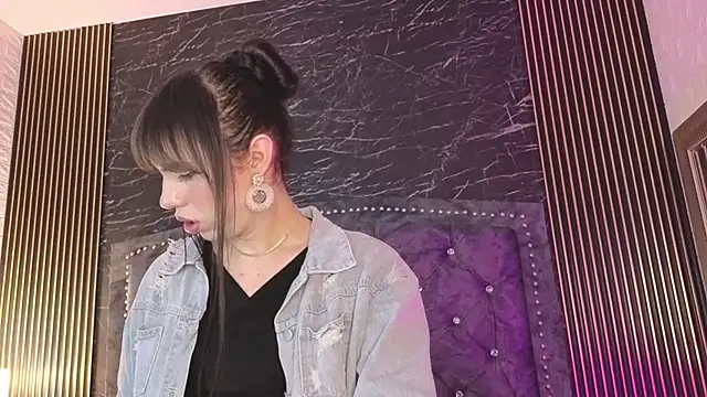 Snapshot of diosagolden chatting on 11/03/25, 08:32 diosagolden online show from 11/03/25, 08:32