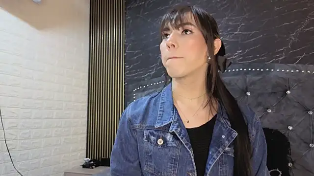 Snapshot of diosagolden chatting on 11/27/25, 08:22 diosagolden online show from 11/27/25, 08:22