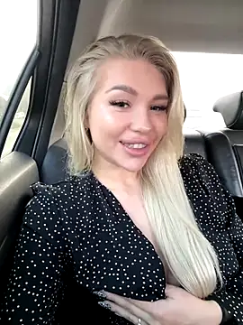 Snapshot of DreamPussyy chatting on 10/20/25, 04:13 DreamPussyy online show from 10/20/25, 04:13