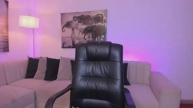 Snapshot of alaia7h chatting on 11/23/25, 07:46 alaia7h online show from 11/23/25, 07:46