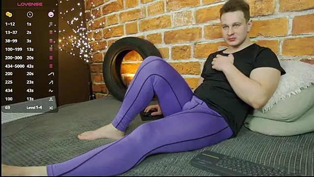 Snapshot of charlie_smiley chatting on 02/13/26, 02:51 charlie smiley online show from 02/13/26, 02:51