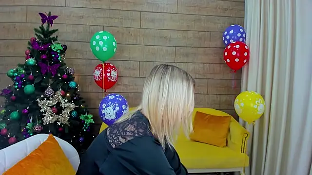 LiliLinn online show from 12/26/24, 02:16