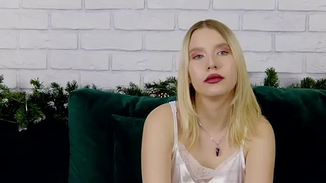 LiliLinn online show from 01/15/25, 01:31