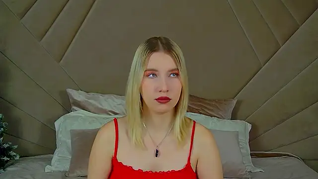 LiliLinn online show from 01/17/25, 04:49