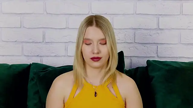 LiliLinn online show from 01/21/25, 07:37