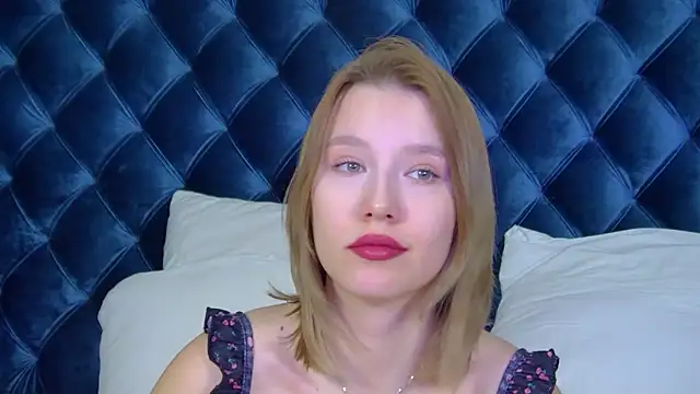 LiliLinn online show from 10/13/25, 06:24