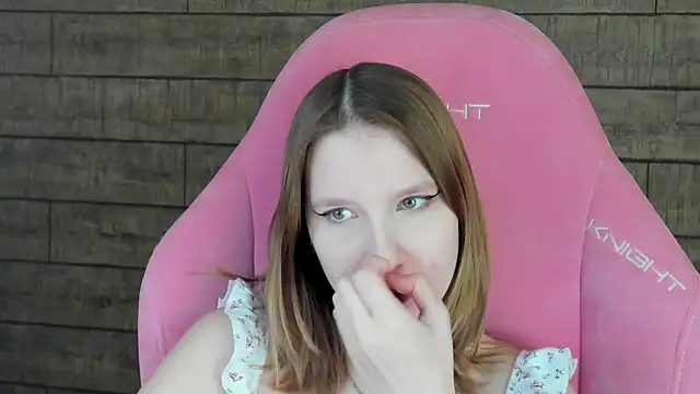 LiliLinn online show from 05/18/26, 04:29