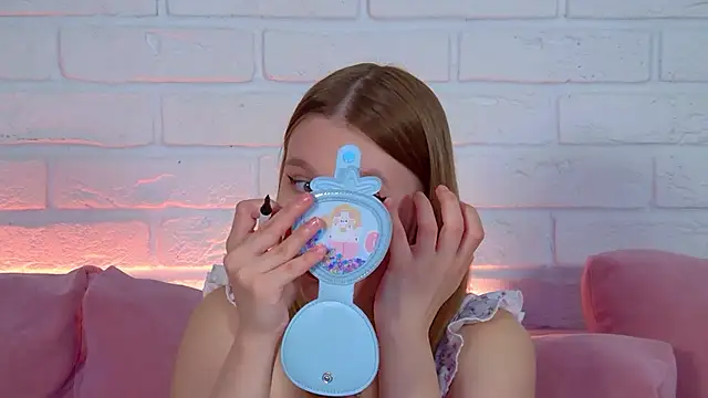 LiliLinn online show from 06/16/26, 04:26