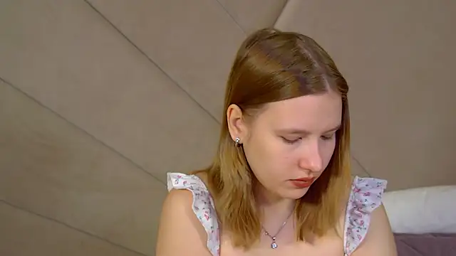 LiliLinn online show from 06/19/26, 04:28