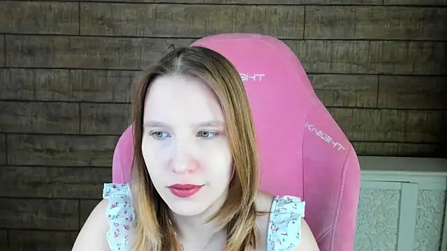 LiliLinn online show from 06/22/26, 04:20
