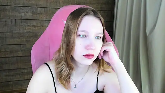 LiliLinn online show from 06/26/26, 04:17